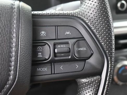 Used 2024 Toyota Tacoma SR5 AWD/4WD image 17