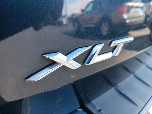 Used 2022 Ford Explorer XLT w/ Equipment Group 202A image 5