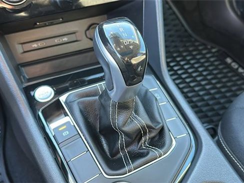 Used 2024 Volkswagen Taos SE w/ Panoramic Sunroof Package image 18