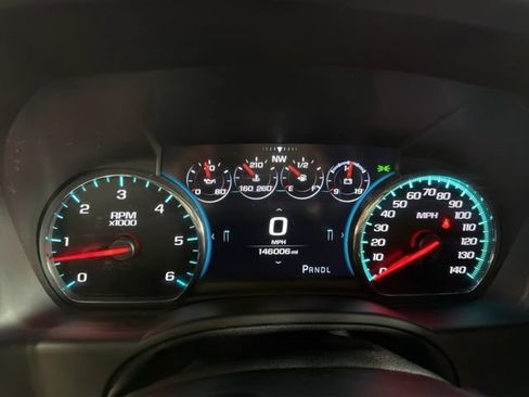 Used 2019 Chevrolet Suburban Premier w/ Premier Plus Edition AWD/4WD image 29