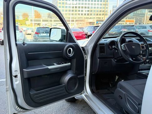 Used 2011 Dodge Nitro SXT image 9