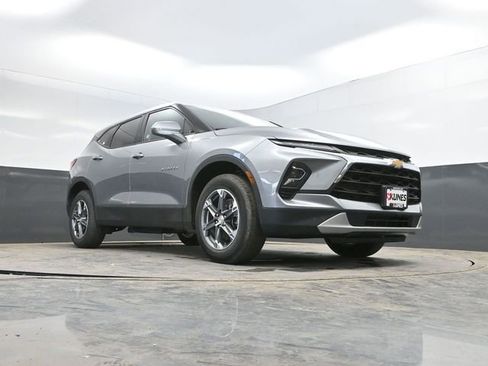 Used 2025 Chevrolet Blazer LT AWD/4WD image 46