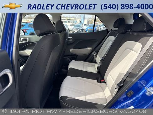 Used 2025 Hyundai Venue SEL image 12