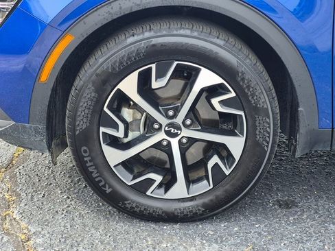 Used 2025 Kia Sportage EX image 8