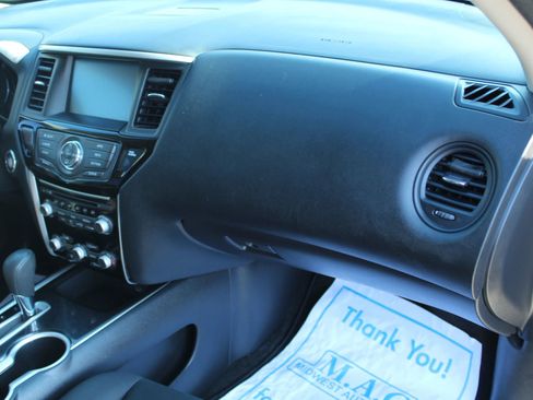 Used 2018 Nissan Pathfinder S image 34