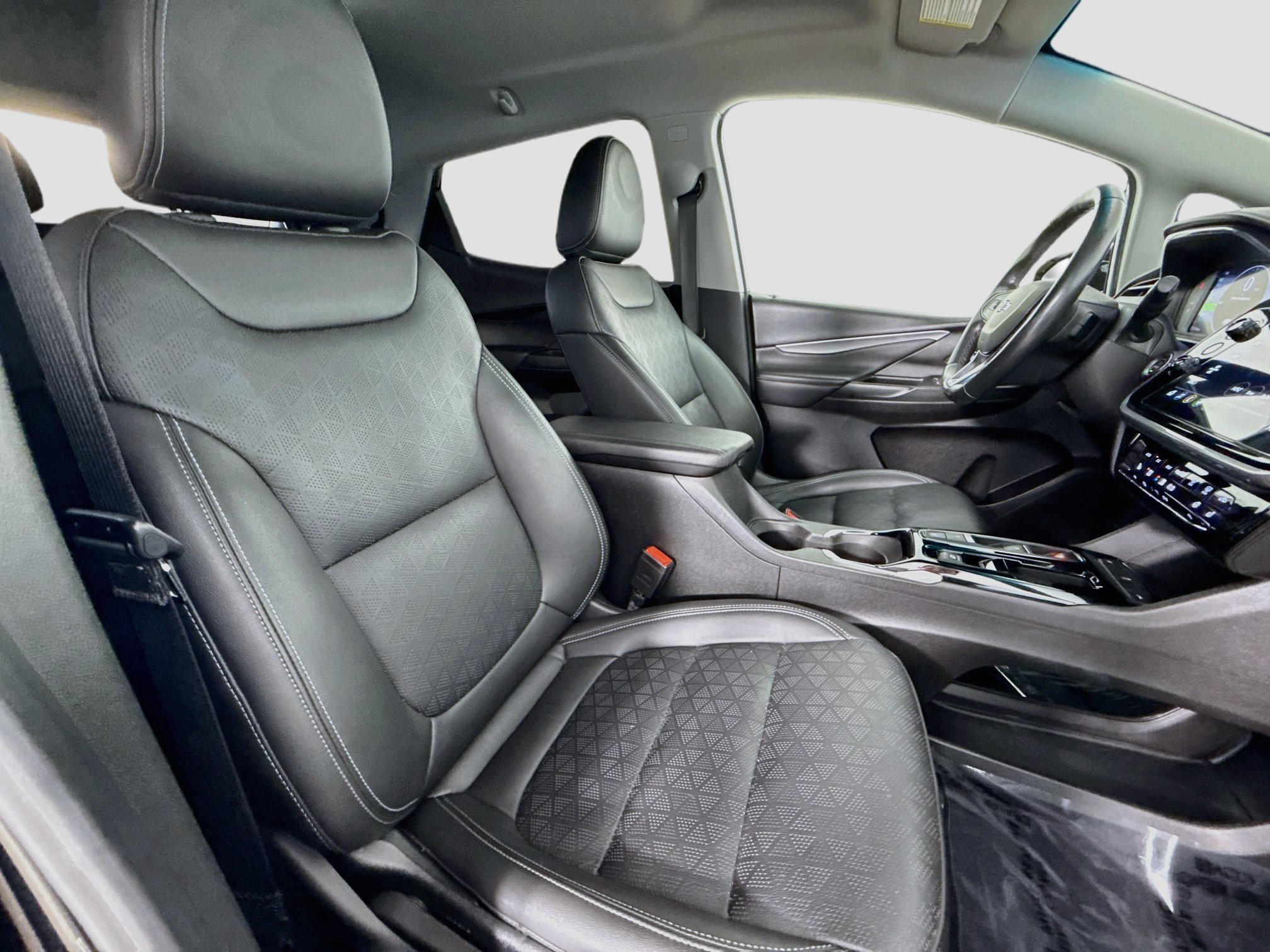 Used 2023 Chevrolet Bolt LT FWD image 29