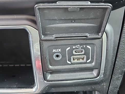 Used 2018 Jeep Wrangler Unlimited Sport AWD/4WD image 6