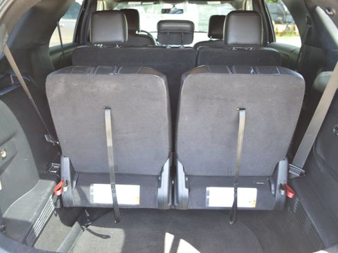 Used 2018 Ford Explorer XLT w/ Equipment Group 202A AWD/4WD image 23
