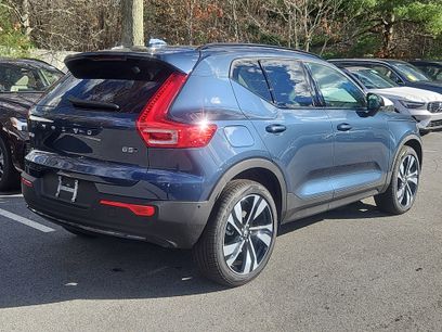New 2026 Volvo XC40 B5 Ultra w/ Protection Package Premier