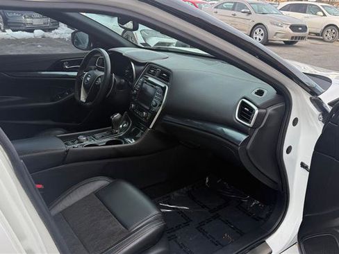 Used 2021 Nissan Maxima SR w/ Sport Mat Group image 8