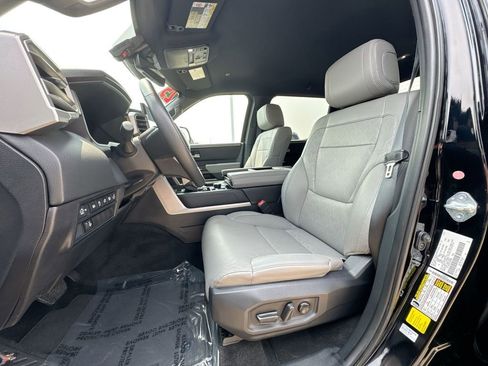 Used 2025 Toyota Tundra Limited image 18