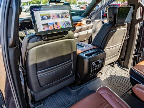 Used 2023 GMC Yukon Denali Ultimate AWD/4WD image 33