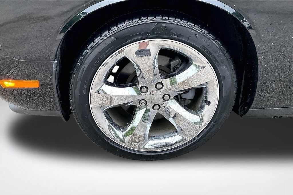 Used 2014 Dodge Challenger R/T RWD image 29