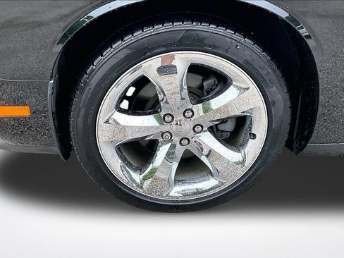 Used 2014 Dodge Challenger R/T RWD image 29