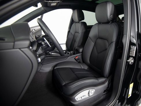 New 2026 Porsche Macan image 17