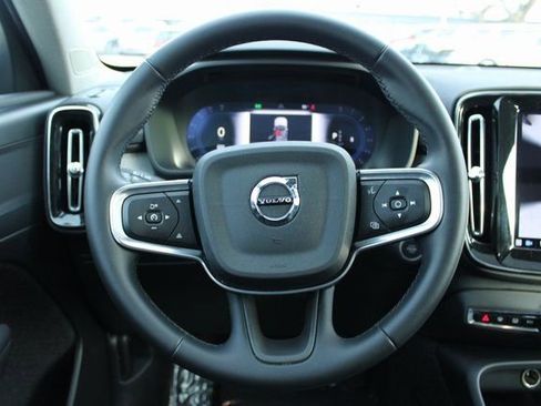 Used 2025 Volvo XC40 B5 Plus image 25