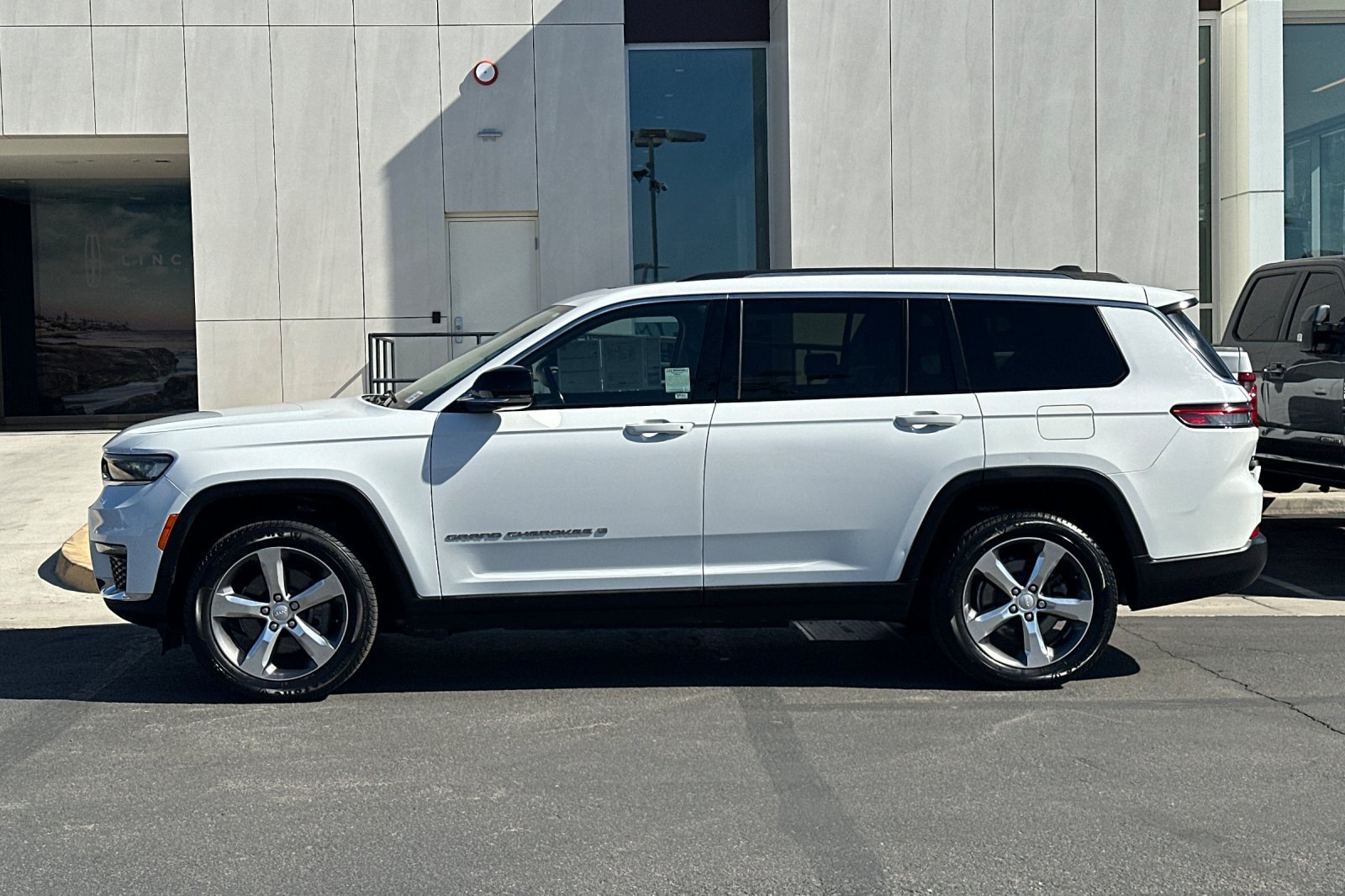 Used 2021 Jeep Grand Cherokee L Limited RWD image 6