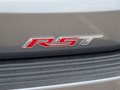 Used 2022 Chevrolet Suburban RST w/ Luxury Package image 8