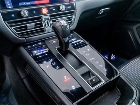 Used 2025 Porsche Macan Turbo AWD/4WD image 46