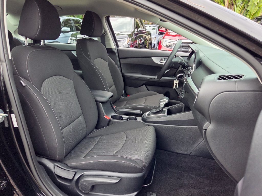 Used 2024 Kia Forte LXS w/ LXS Technology Package FWD image 17
