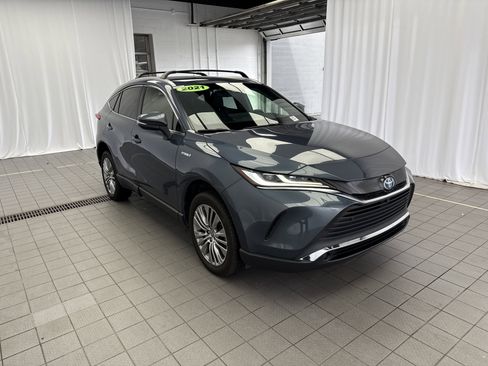 Used 2021 Toyota Venza Limited image 3