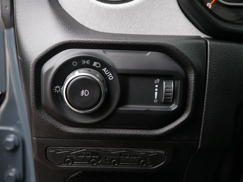 Used 2025 Jeep Wrangler Sport S image 15