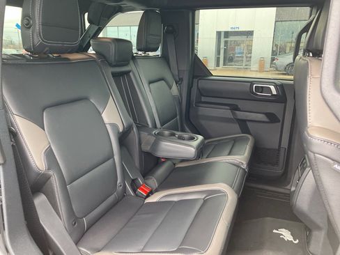 Used 2025 Ford Bronco Outer Banks image 37