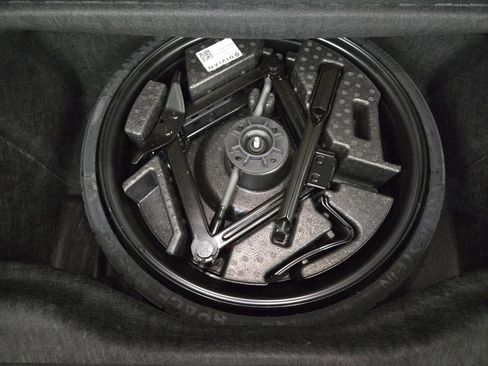 Used 2024 Rivian R1S Adventure image 26