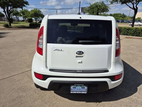 Used 2013 Kia Soul + w/ Audio Pkg FWD image 7