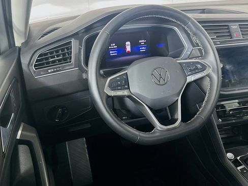 Used 2024 Volkswagen Tiguan SE image 18