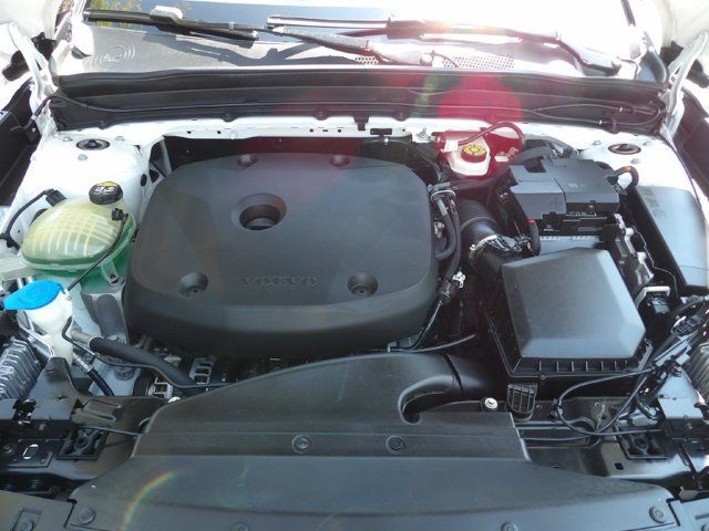 Used 2019 Volvo XC40 T5 Momentum AWD/4WD image 28