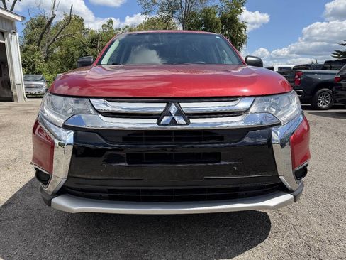 Used 2018 Mitsubishi Outlander ES AWD/4WD image 2