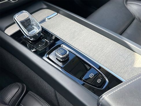 Used 2022 Volvo XC60 B6 Inscription w/ Advanced Package image 18