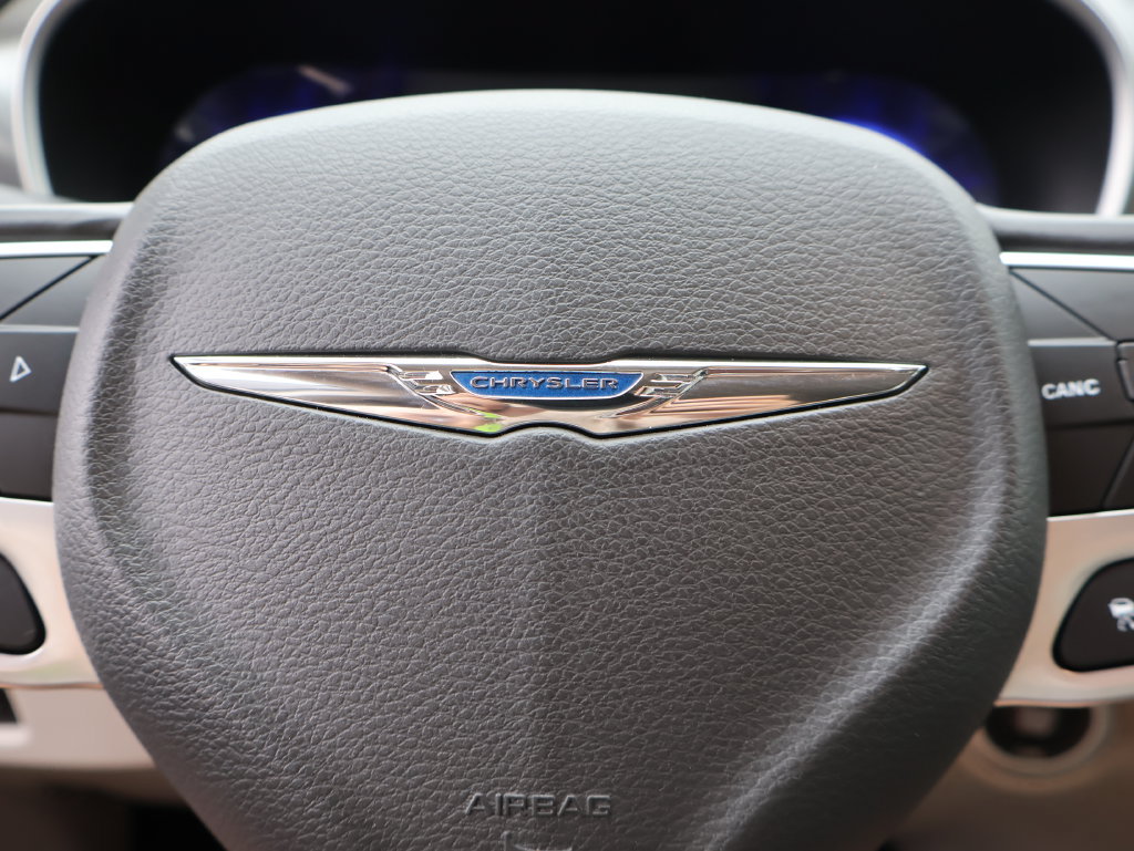 Used 2021 Chrysler Pacifica Touring-L FWD image 24