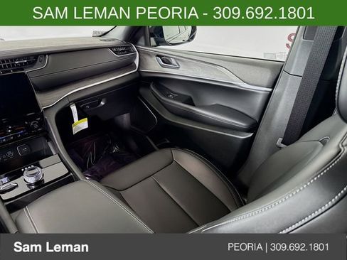 New 2025 Jeep Grand Cherokee Limited image 24