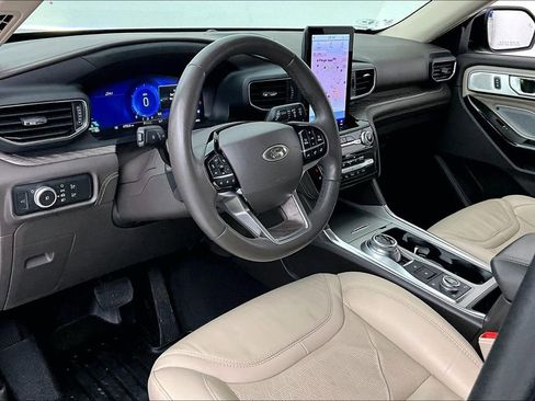 Used 2022 Ford Explorer Platinum w/ Equipment Group 601A image 17