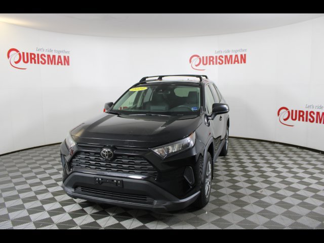 Used 2019 Toyota RAV4 LE FWD image 1