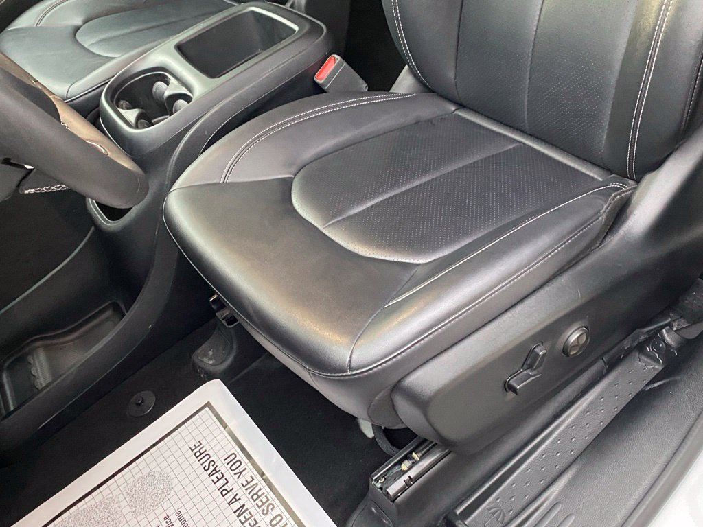Used 2025 Chrysler Pacifica Select FWD image 23