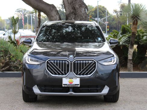 Used 2025 BMW X3 xDrive30i w/ Premium Package image 2