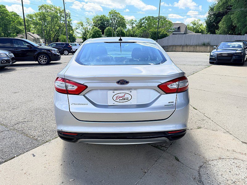 Used 2013 Ford Fusion SE FWD image 2