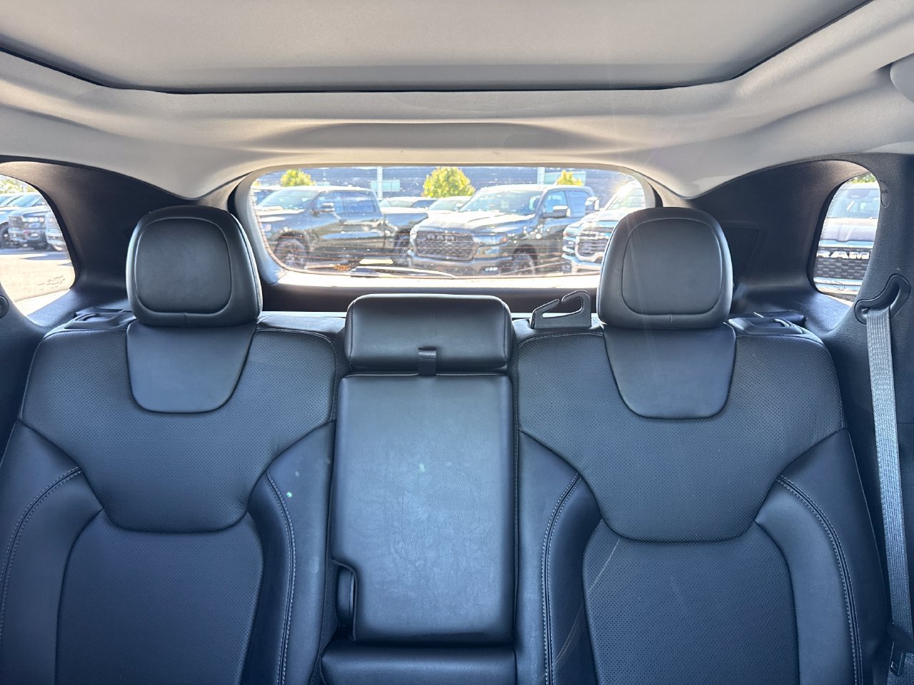 Used 2022 Jeep Cherokee Latitude Lux w/ Sun & Sound Group AWD/4WD image 28