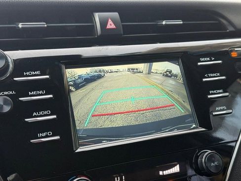 Used 2018 Toyota Camry SE image 24