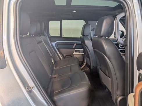 Used 2024 Land Rover Defender 110 SE image 29