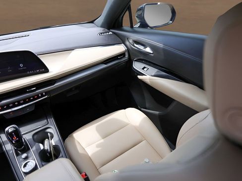 Certified 2024 Cadillac XT4 Luxury FWD image 24
