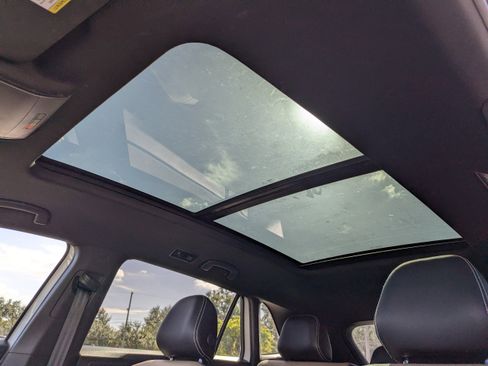 Used 2021 Volkswagen Atlas Cross Sport SE image 22