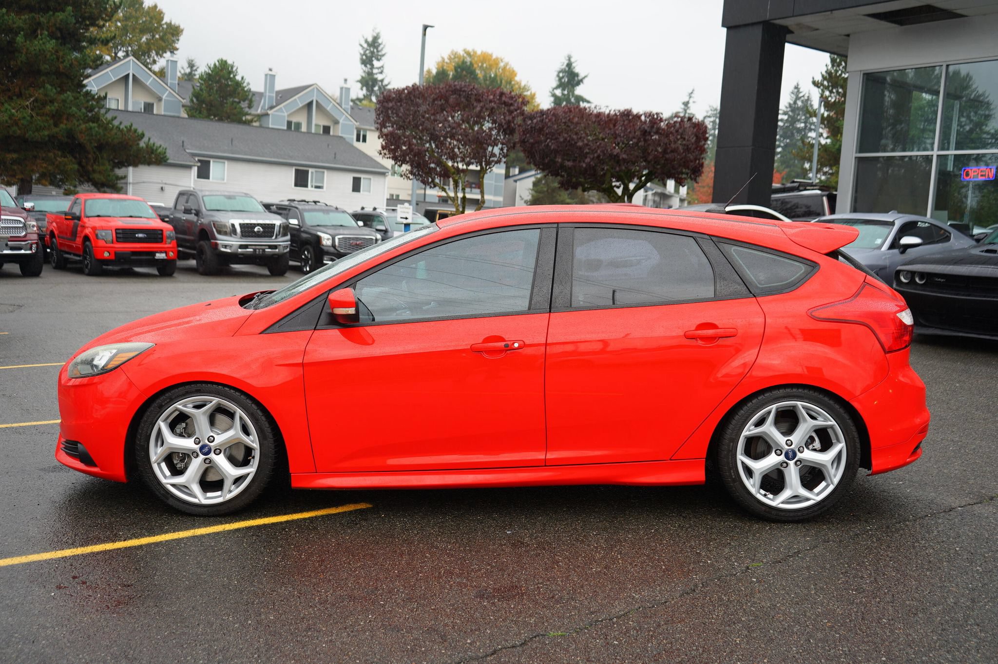 Used 2013 Ford Focus ST FWD image 2