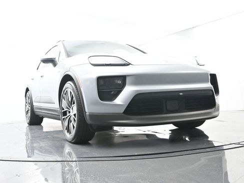 Certified 2025 Porsche Macan Electric RWD image 55
