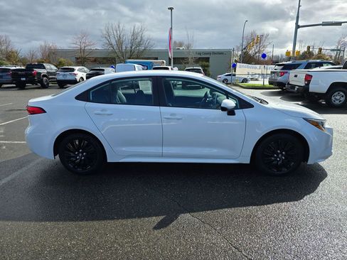 Used 2020 Toyota Corolla LE image 4