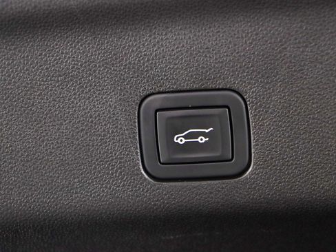 Used 2023 Chevrolet Tahoe Z71 w/ Luxury Package image 36