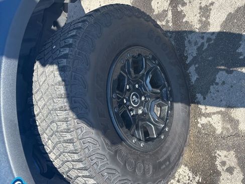 Used 2023 Ford Bronco Wildtrak image 11